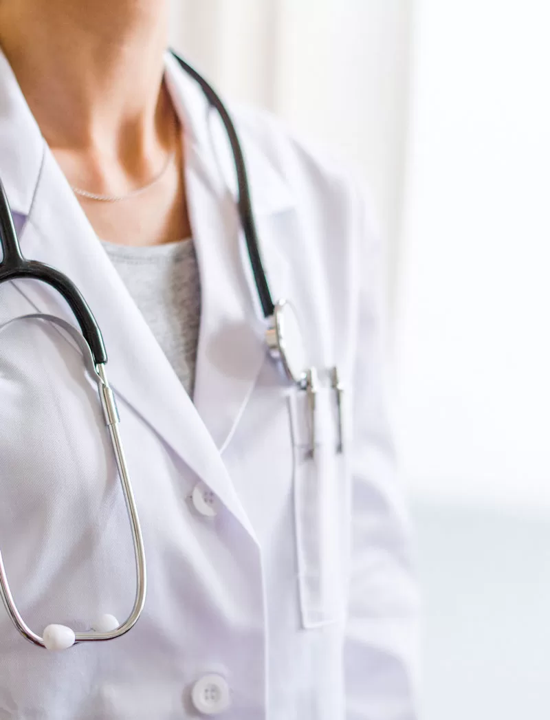 Hombre médico dentista con estetoscopio en Guadalajara Jalisco